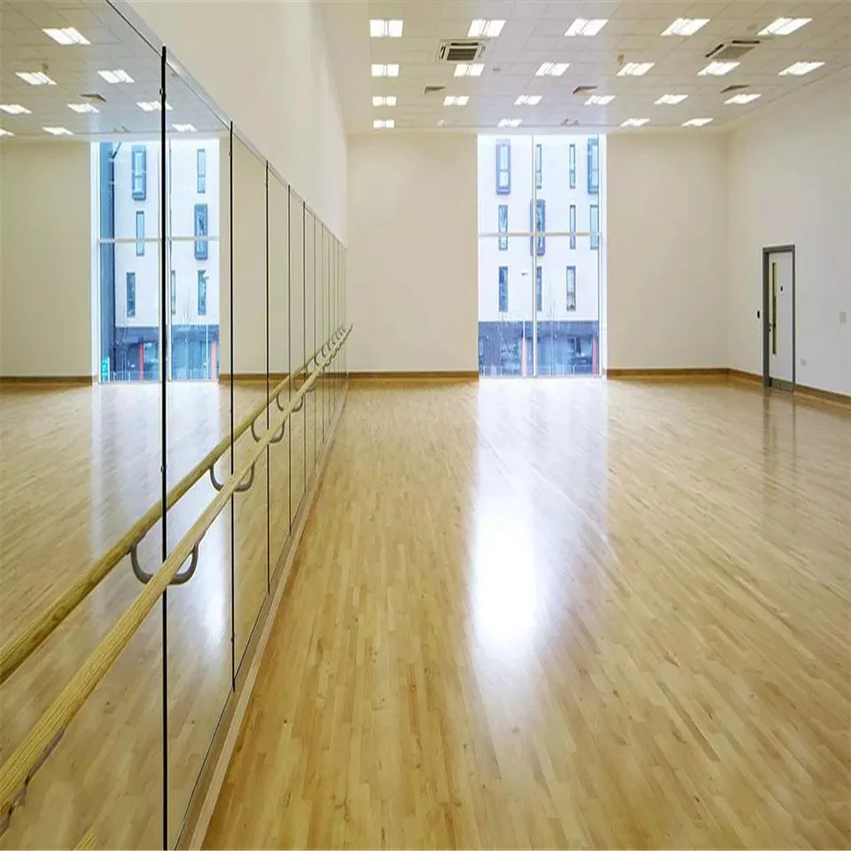 Grote frameloze veiligheidsfilm op maat aan de achterkant dansstudio Gym muurspiegels