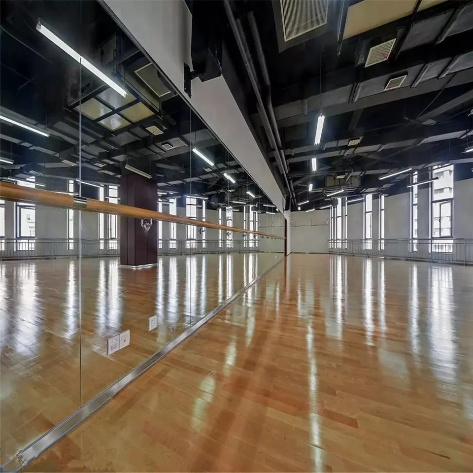 Grote frameloze veiligheidsfilm op maat aan de achterkant dansstudio Gym muurspiegels