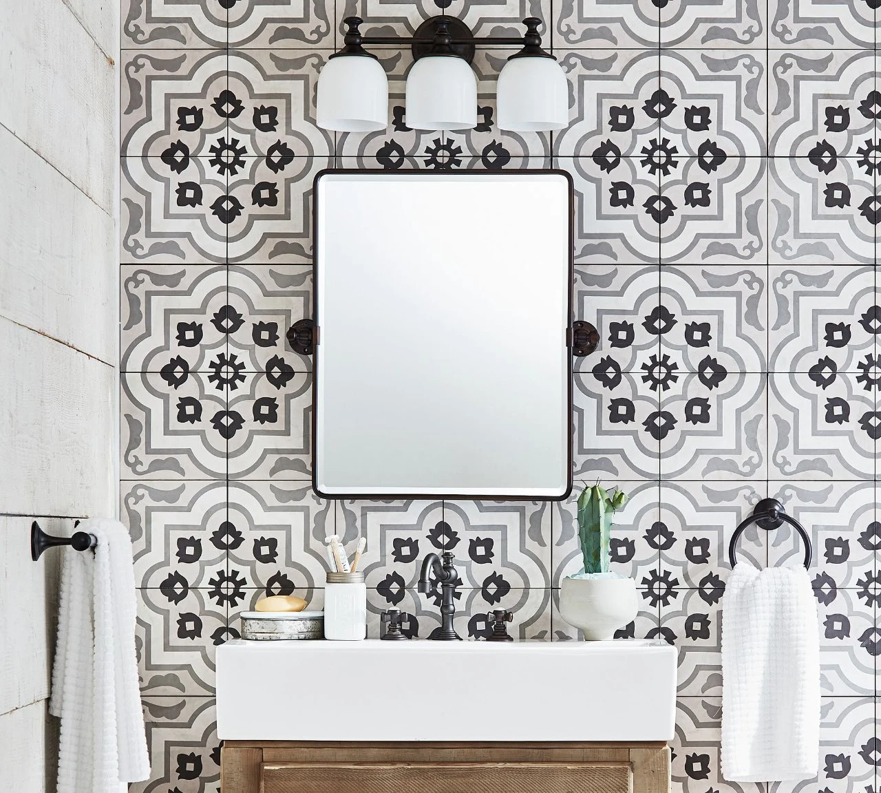 Groothandel Home Moderne luxe aangepaste spiegel badkamer ijdelheid badkamerspiegel te koop